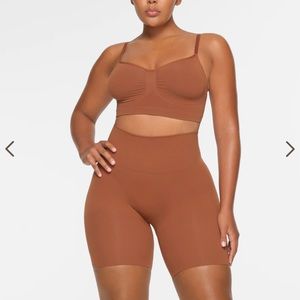 Skims Butt Enhancing Short- Bronze